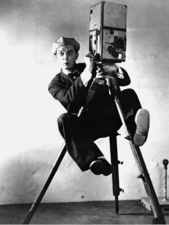 cameraman-buster-keaton-1928-newsreel-camera